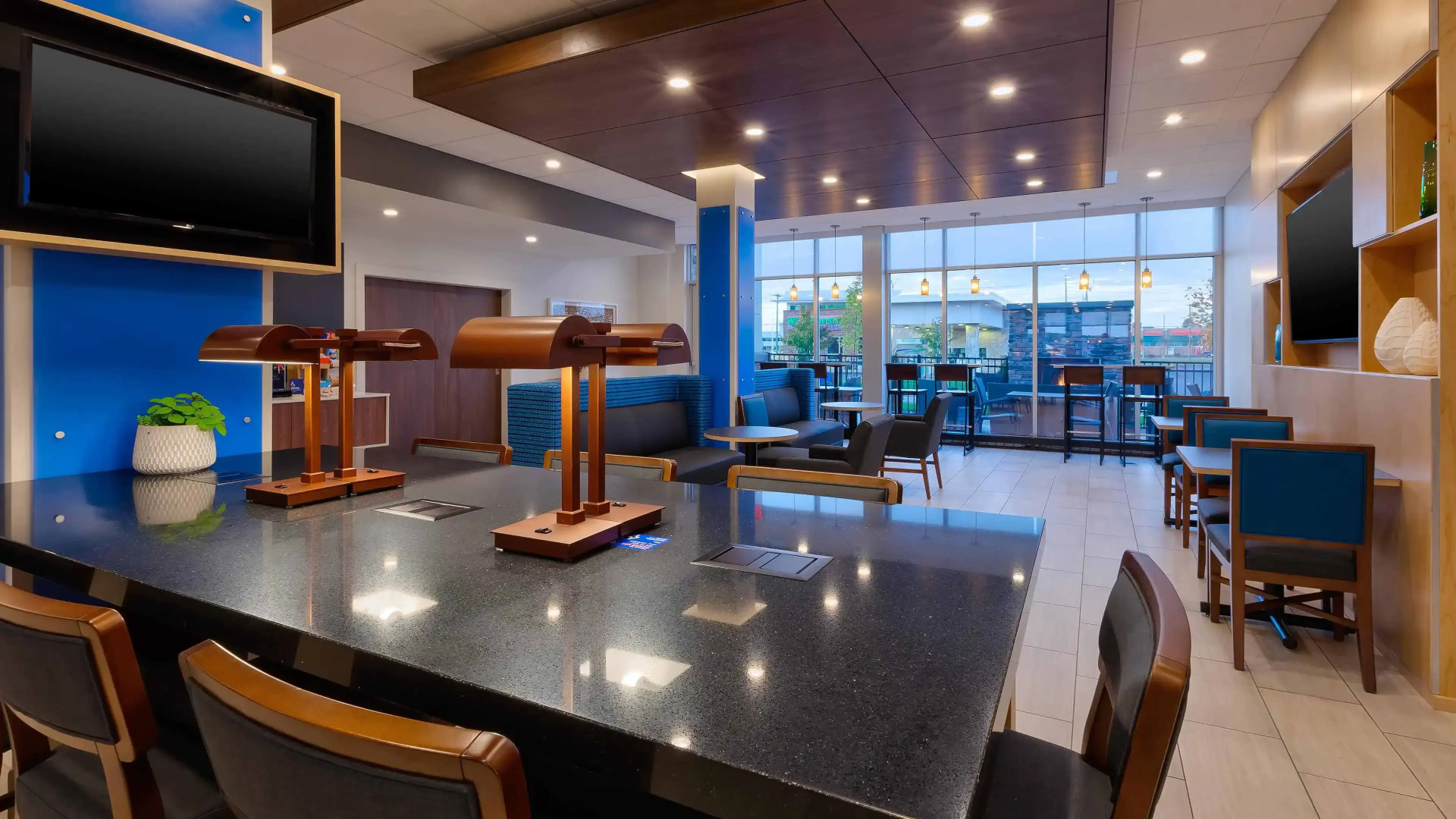 Holiday Inn Express and Suites Eau Claire West I-94