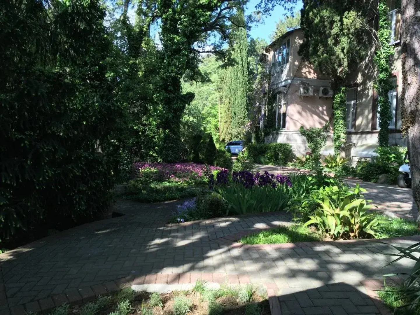 Park Royal Bely Lebed Mini-Hotel