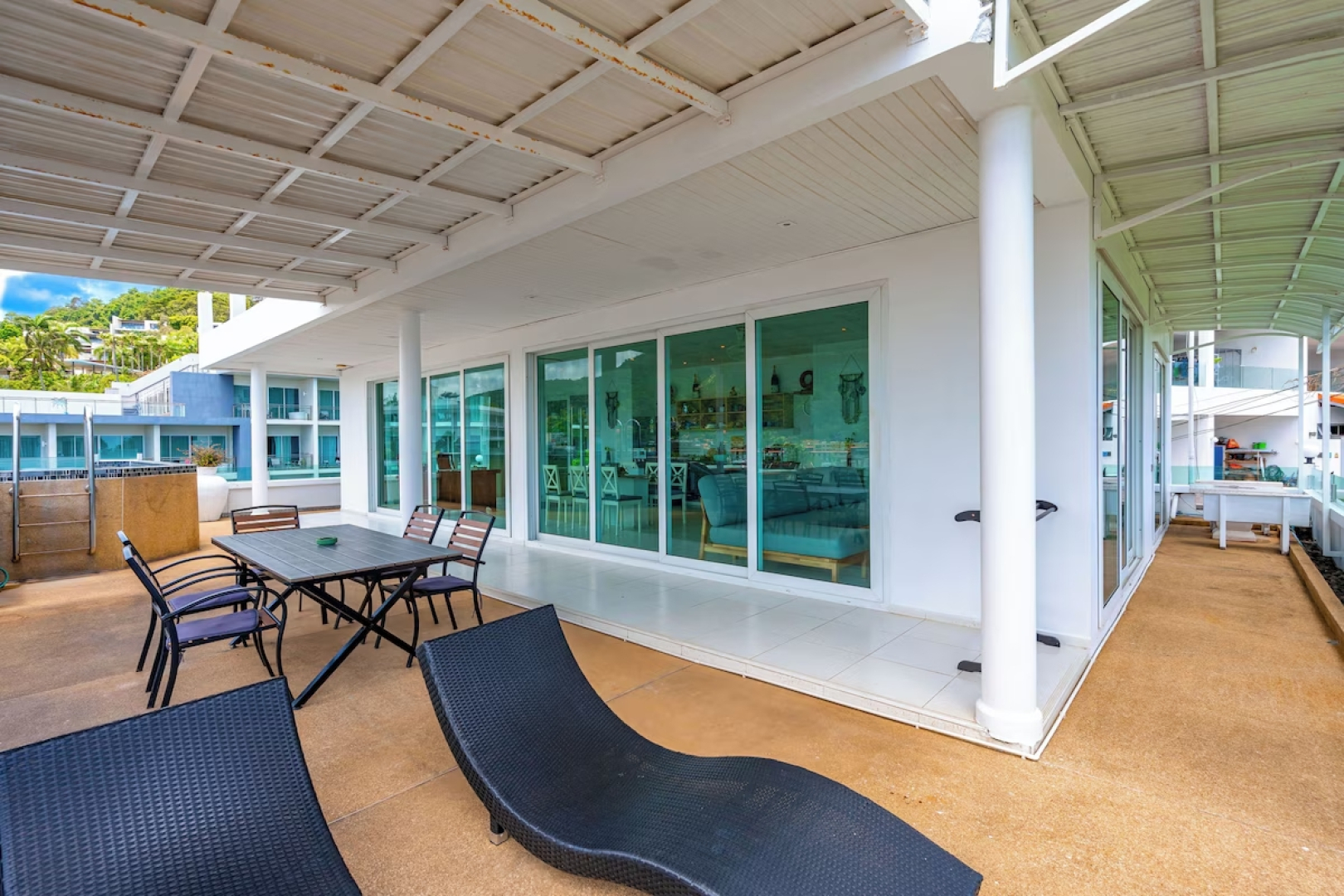 Kata Hill Sea View Hotel