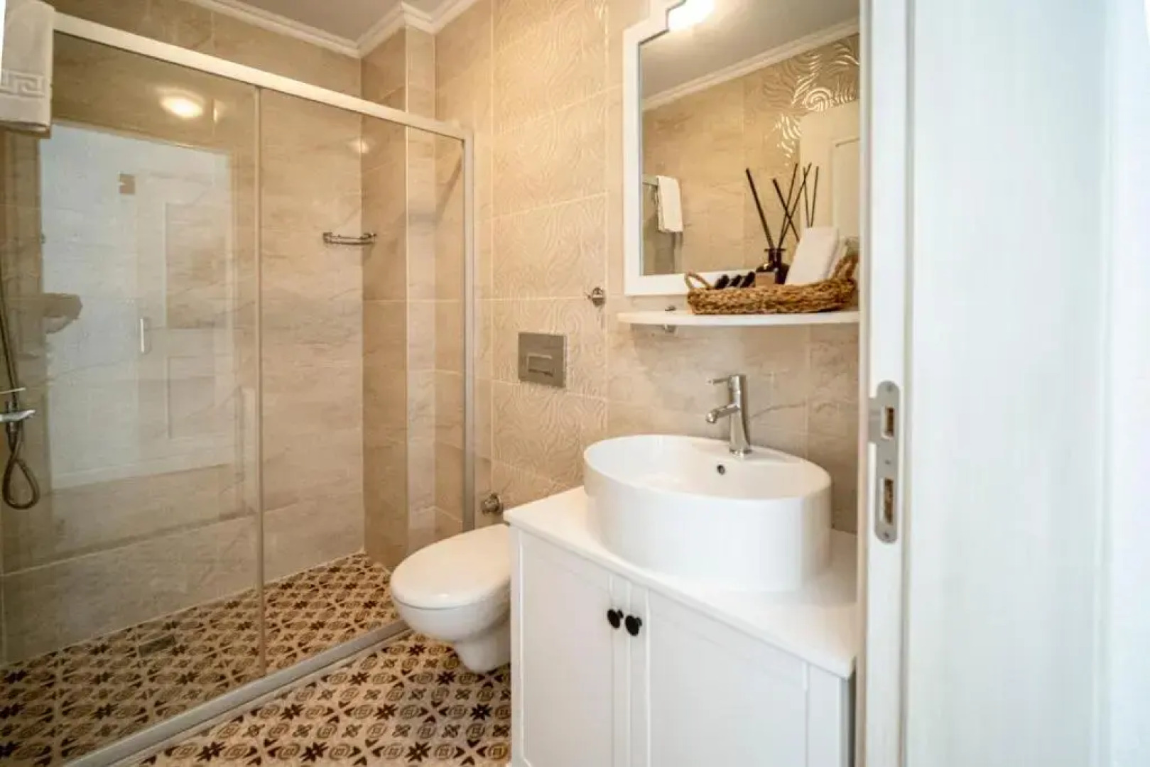 Sandal Alaçatı - Adults Only