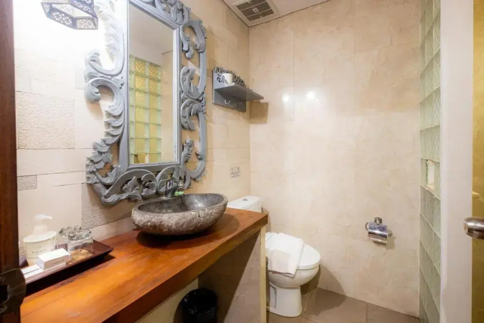 Kakul Villas & Suites