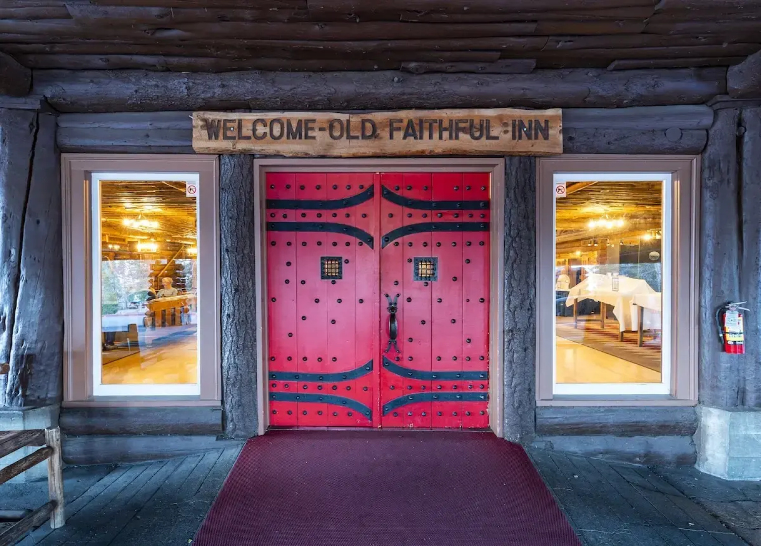 Отель Old Faithful Inn — Inside the Park