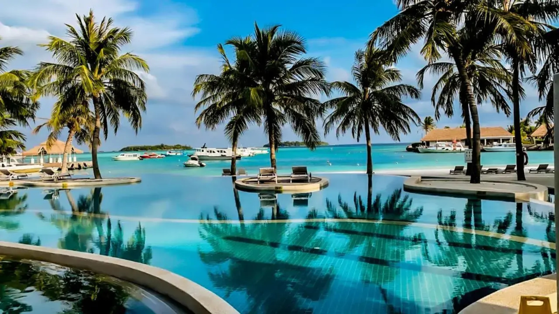 Holiday Inn Resort Kandooma Maldives by IHG