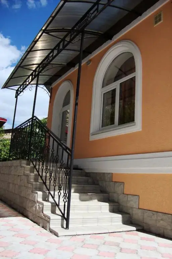 Esfane Guest House