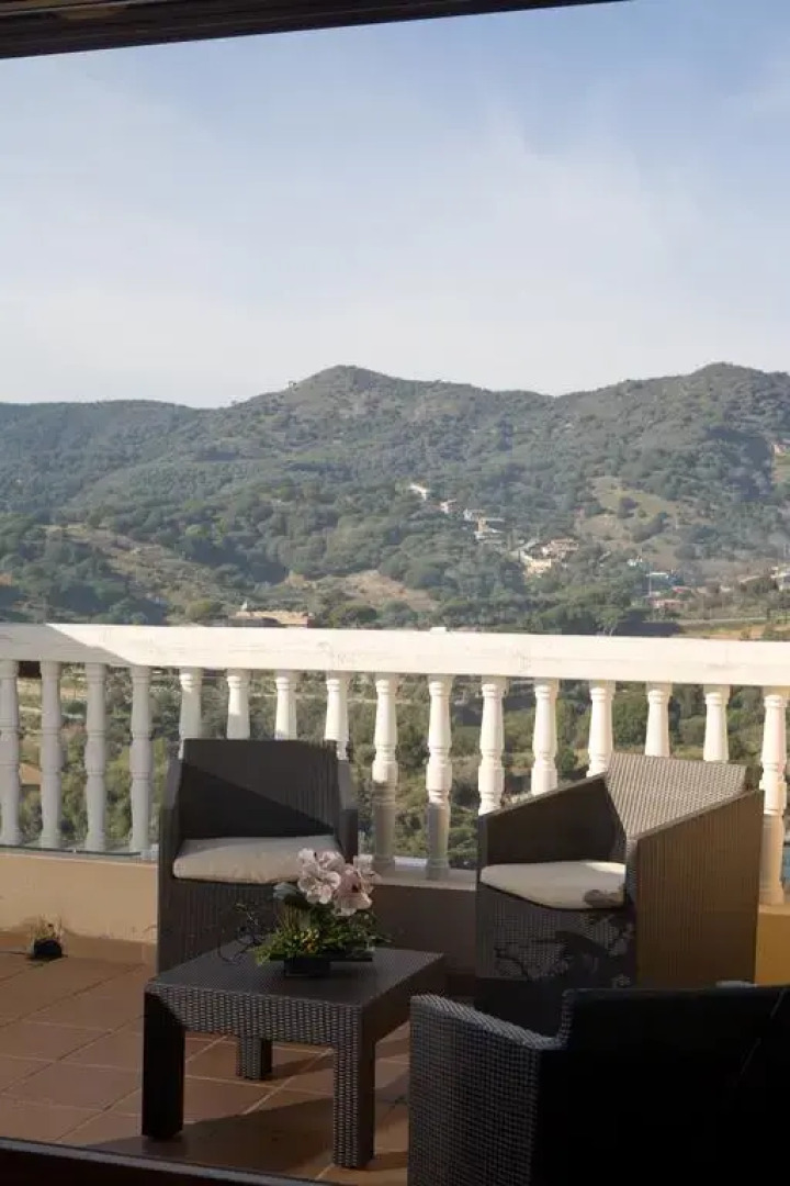 Отель Porta d´Alella