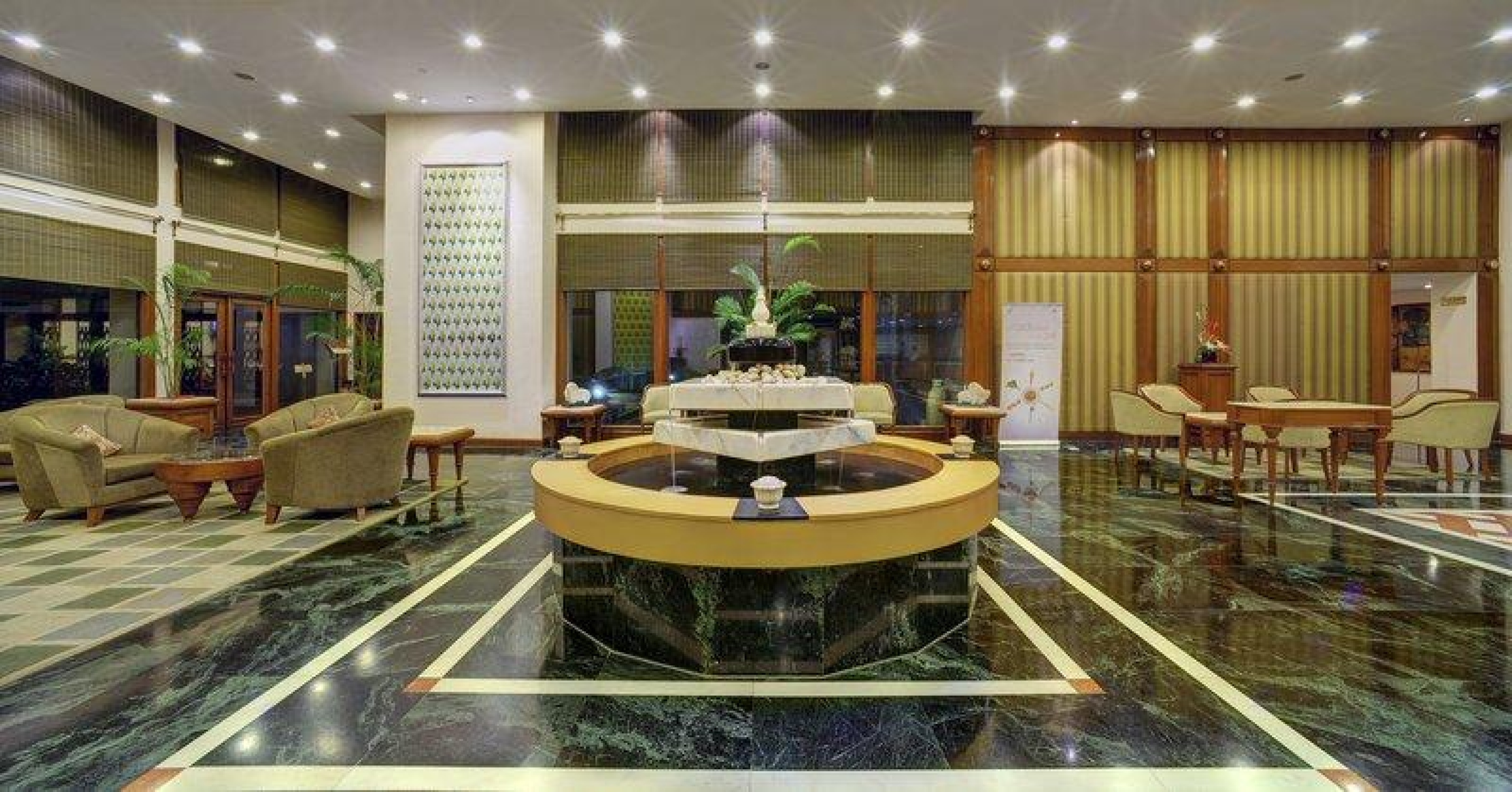 Deluxe Suite with Complimentary 2 Way Airport Transfers