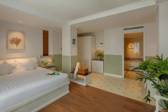 Au Lac Charner Hotel