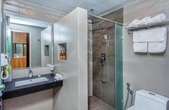Triton Prestige Seaview & Spa