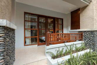 Fourteen Roses Beach Hotel