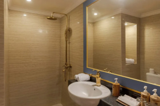 Fourteen Roses Boutique Hotel Legian