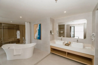 Aquamarine Resort Hotel Cam Ranh