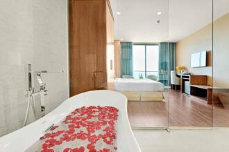 Yarra Ocean Suite Danang