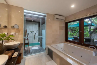 Legian Beach Hotel