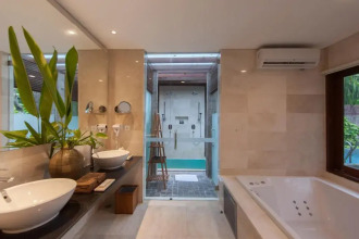 Legian Beach Hotel