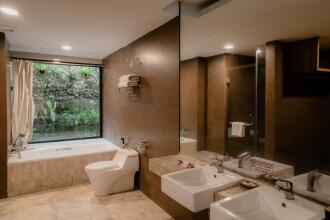 Amaroossa Suite