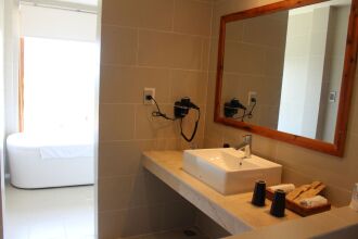Camia Resort & Spa