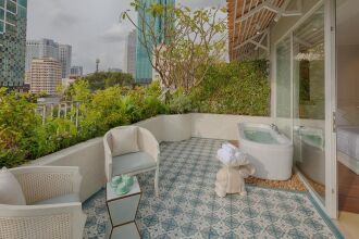 Au Lac Charner Hotel