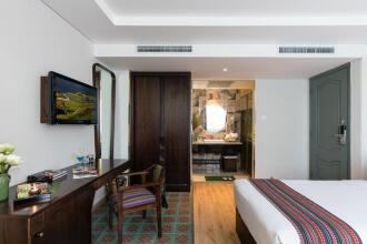 Au Lac Legend Hotel