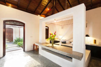 Apa Villa