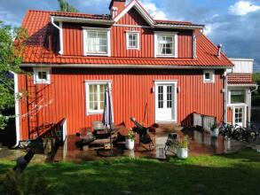 120 yrs. old log house in Kuopio city centre, Куопио