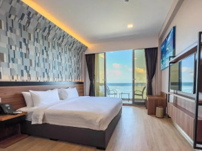 Triton Prestige Seaview & Spa