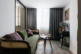 Au Lac Legend Hotel