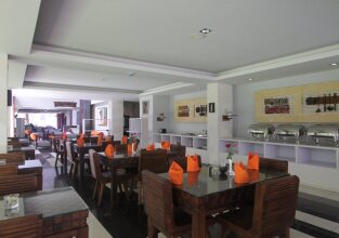 Fourteen Roses Boutique Hotel Legian
