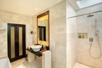 Legian Beach Hotel