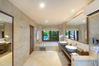 Legian Beach Hotel