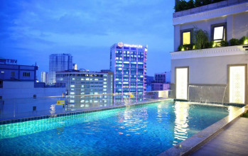 Au Lac Charner Hotel