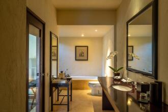 Kayumanis Sanur / Villas & Spa