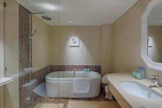 Au Lac Charner Hotel