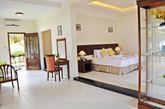Sandhills Beach Resort & Spa