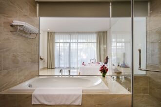 Diamond Bay Condotel Resort Nha Trang