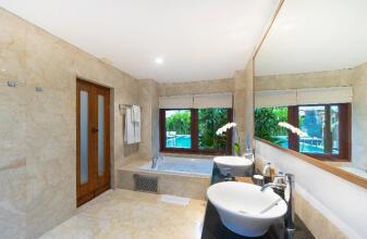 Legian Beach Hotel
