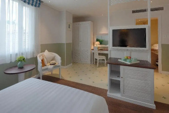 Au Lac Charner Hotel