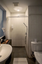 Fourteen Roses Boutique Hotel Legian