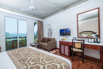 Earl's Regent Hotel