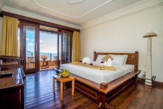 Lakeview Hotel & Restaurant