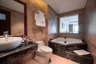 Monarque Hotel Danang