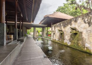 Legian Beach Hotel