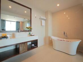Yarra Ocean Suite Danang