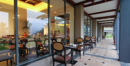 Earl's Regent Hotel