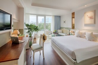 Au Lac Charner Hotel