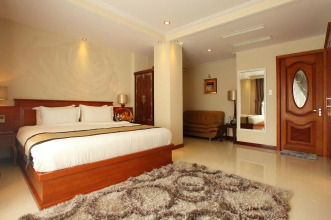 Au Lac Charner Hotel
