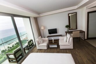 A La Carte Da Nang Beach