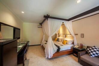 Legian Beach Hotel