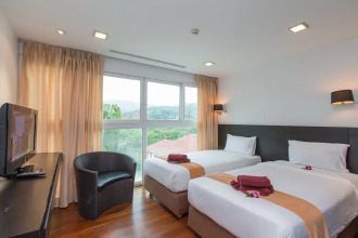 The Palms, Kamala Beach
