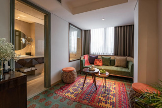 Au Lac Legend Hotel