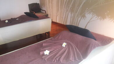 Earl's Regent Hotel
